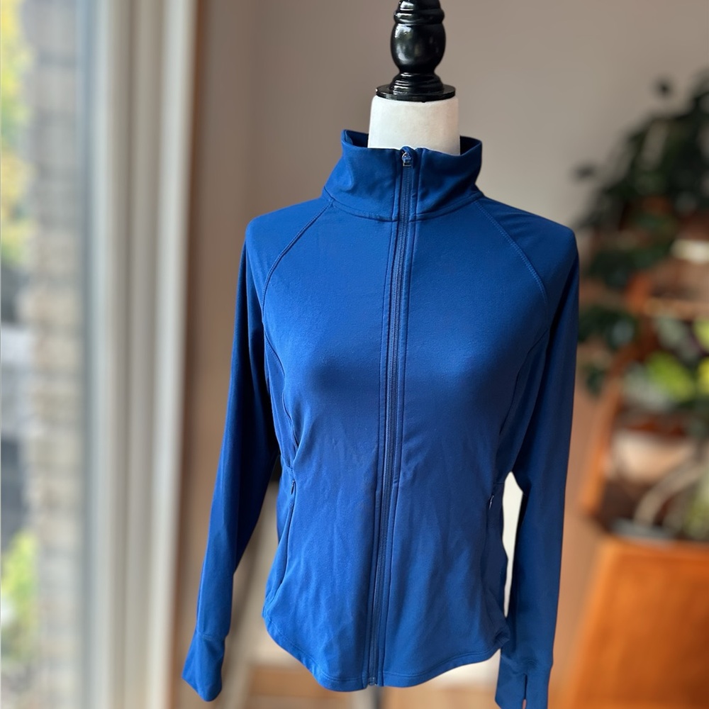 Danskin womenโs royal blue yoga jacket * size Medium * Like new *